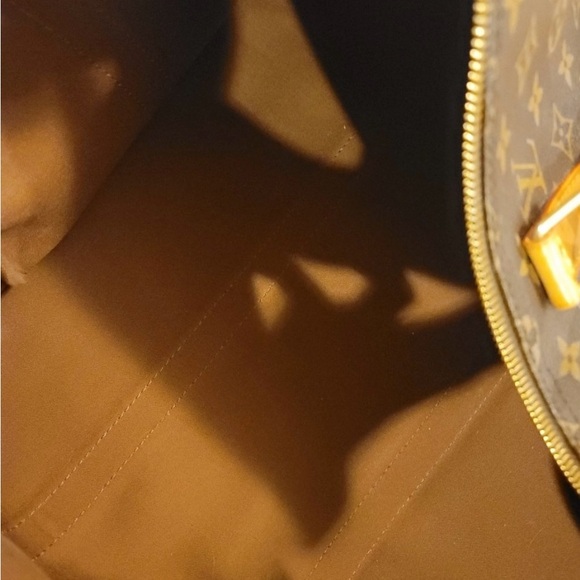 I’m selling a brown and tan Louis Vuitton travel bag. - Picture 7 of 7